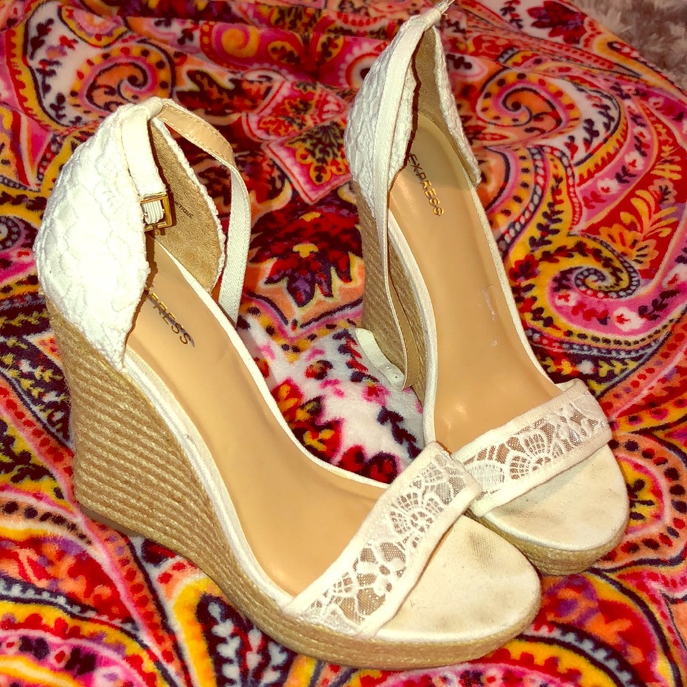 Express white wedges